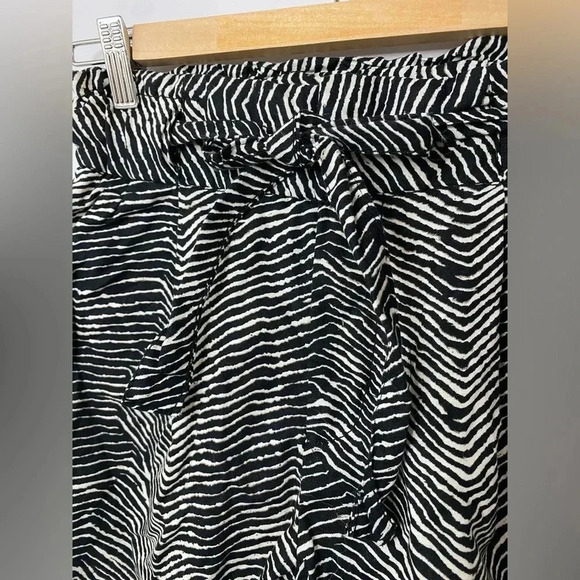 💚 Joe Fresh - Black and white print shorts size XS - Picture 4 of 8